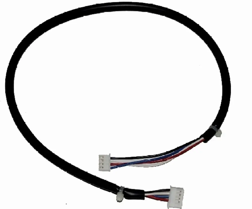 Kabel mit zwei Steckverbindern, das für die Verbindung von Wolf BWL-1S-10/14 Treibern verwendet wird. Der Kabelmantel ist schwarz und enthält mehrere farbige Drähte.